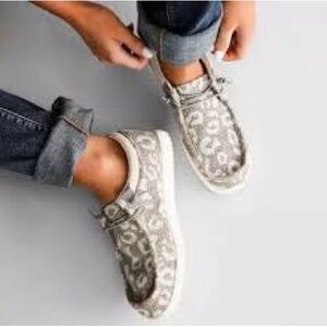 Leopard print hey dudes size 6